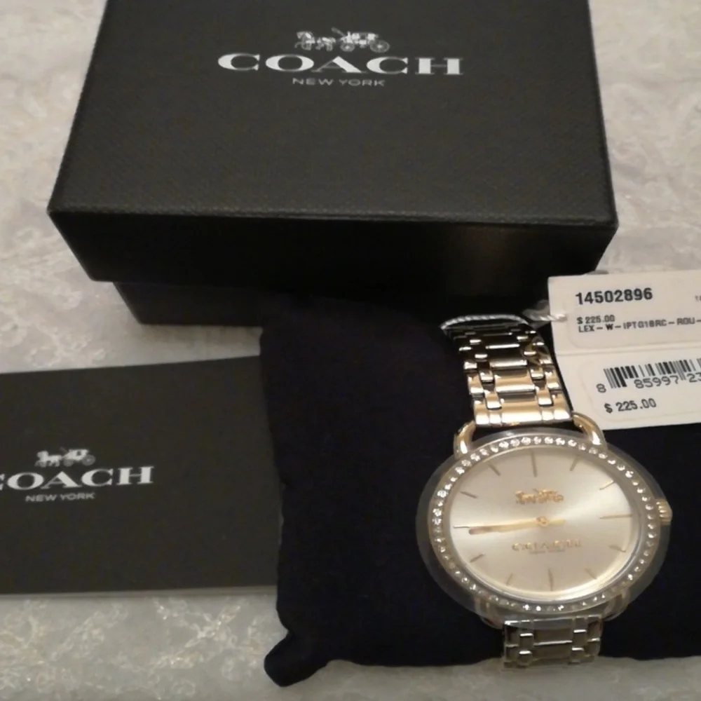 Coach Golden Watch - Picture 4 of 6